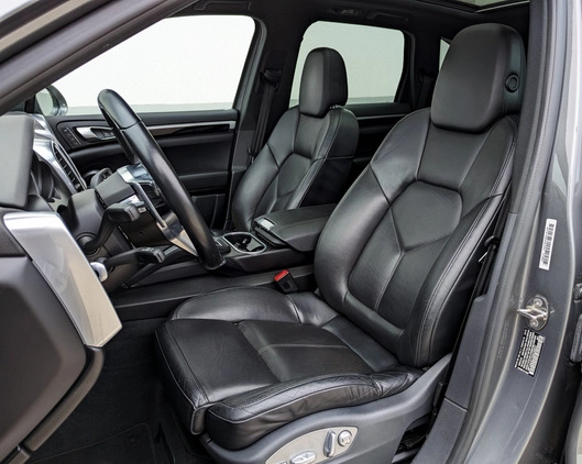 Porsche Cayenne cena 149000 przebieg: 110000, rok produkcji 2017 z Gdynia małe 277